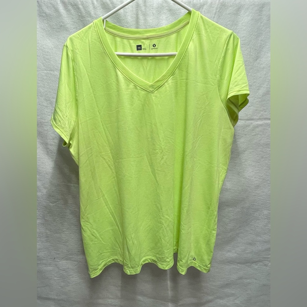 Xersion short sleeved V-neck shirt